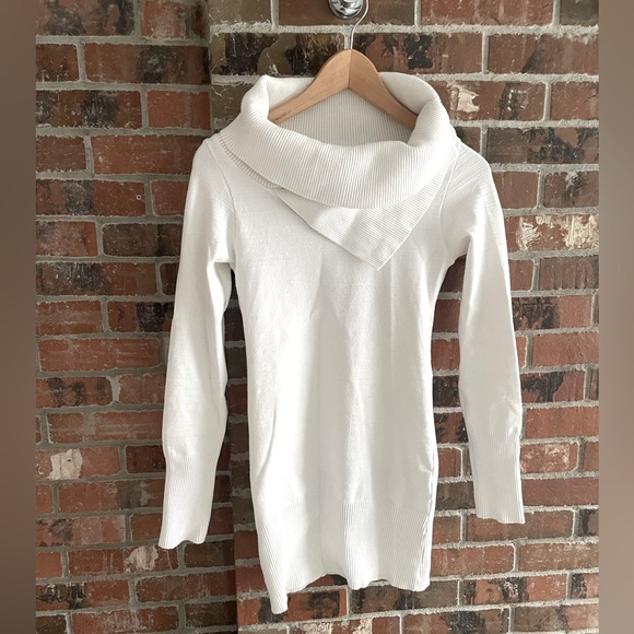 Ruelle white knit sweater/tunic, size small - Picture 1 of 4